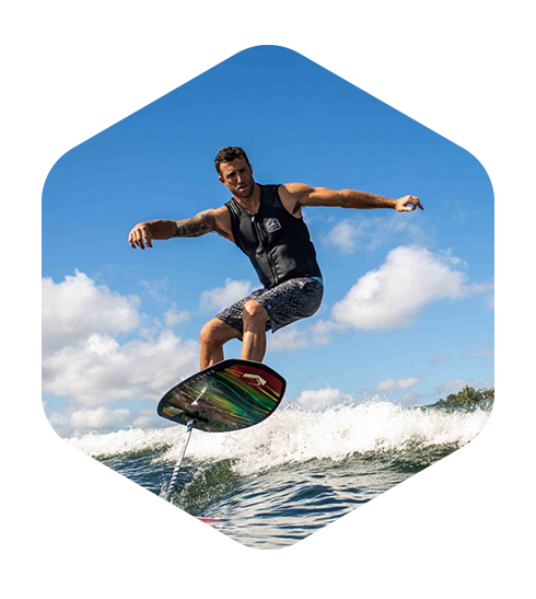 surf-foil-490x547-activité-nautique-pareloup-wakecamp